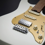 Donner elektromos gitár, ST forma, fehér